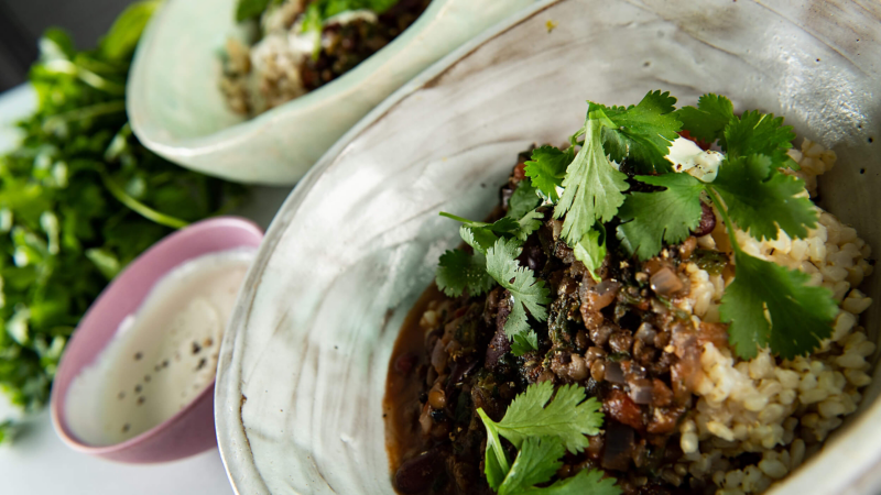 A bowl of humous and a bowl of five minute dhal