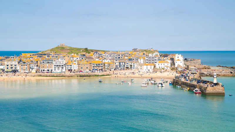 Photo showing the St. Ives coast.