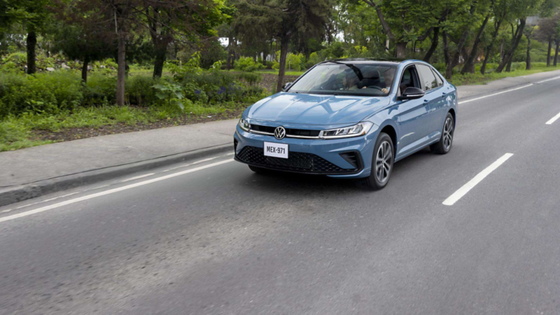 Qué es el control de velocidad crucero - Camioneta Tiguan 2022 con sistema para acelerar o desacelerar sin usar pedal.
