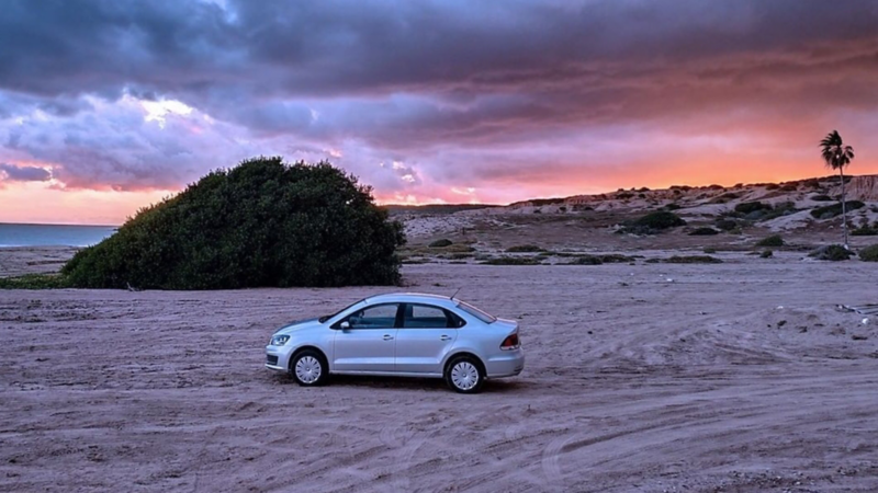 Vento el auto sedán de Volkswagen equipado con herramientas para cualquier emergencia