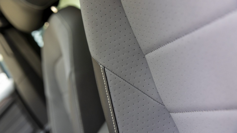 Asientos de Jetta 2025 Sportline, con vestiduras en color gris y negro.