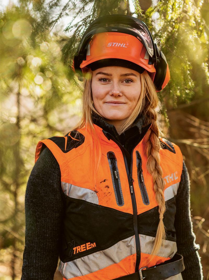 Arboristen Victoria Carstens, dansk mästare i trädklättring