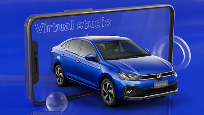 Auto de Volkswagen sale de una pantalla de celular para mostrar aplicación Virtual Studio. 
