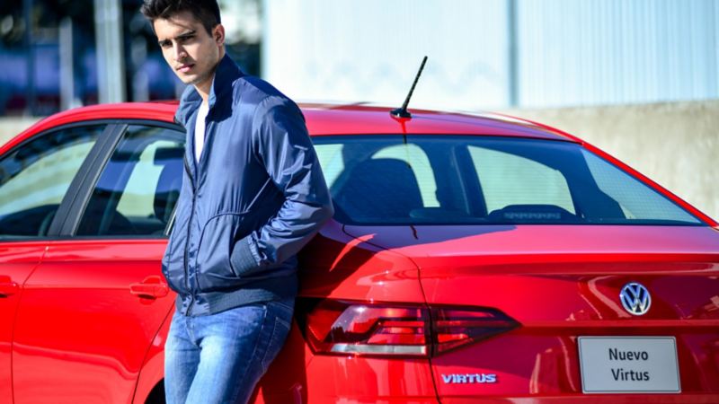 Nuevo Virtus 2020, el sedán con servicio de mantenimiento de Volkswagen en rojo tornado