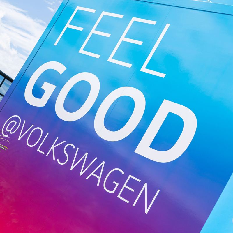 Feel Good @ Volkswagen Schriftzug am Truck