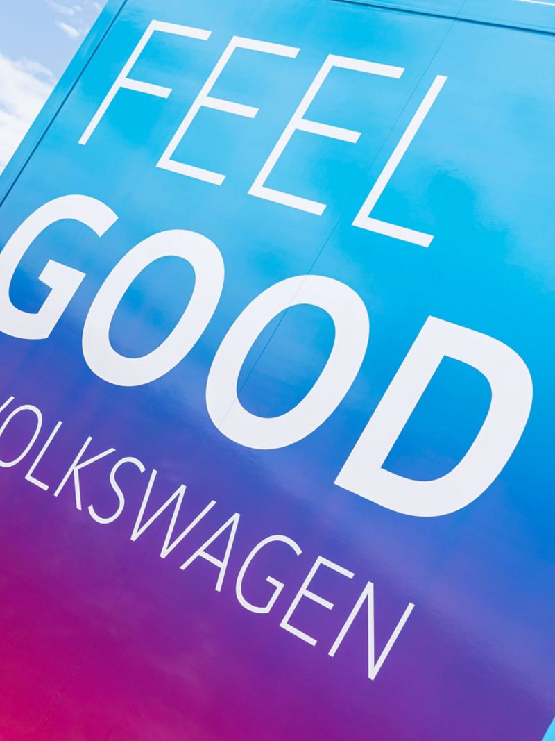 Feel Good @ Volkswagen Schriftzug am Truck