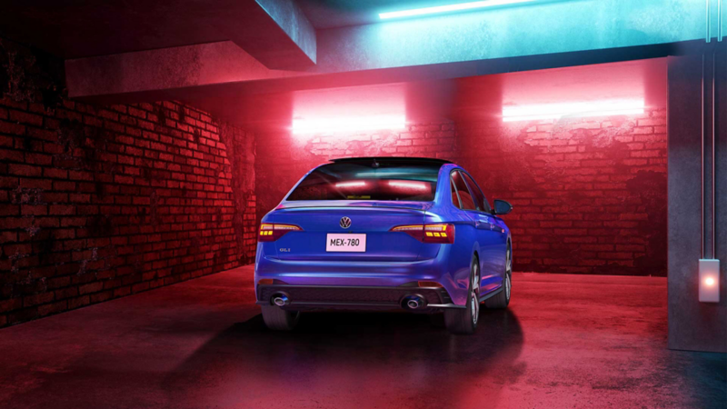 Nuevo Jetta GLI 2022 en color azul - Vista trasera de auto sedán.