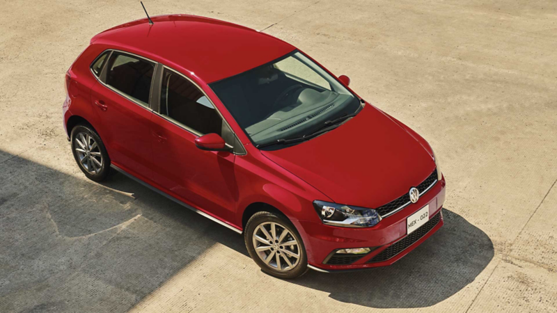 Polo 2021 Volkswagen versión Comfortline en color rojo. 