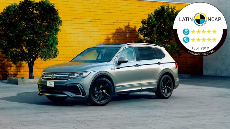Volkswagen Tiguan 2022 versión R-Line en color gris.