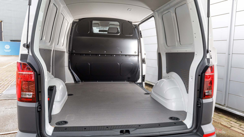 Lastutrymmet i nya Volkswagen Transporter Skåp T6.1 sett bakifrån