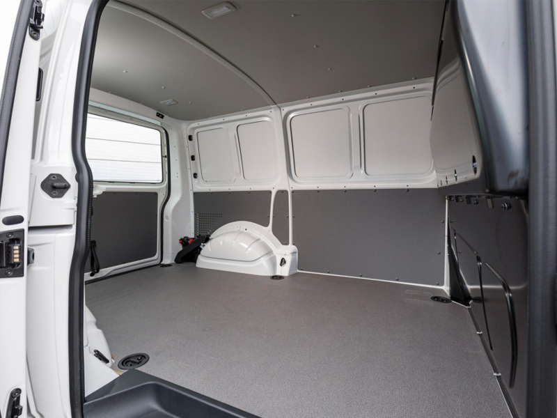 Lastutrymmet i nya Volkswagen Transporter Skåp T6.1 sett från skjutdörren i sidan