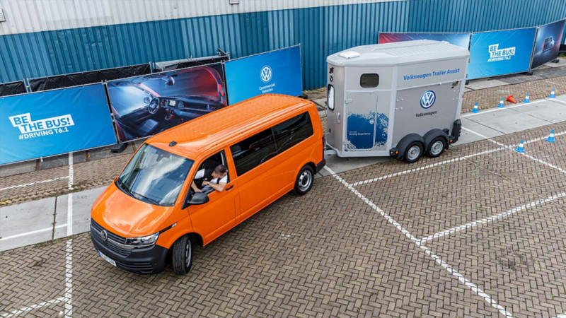 Släpvagnsassistenten (Trailer Assist) i nya Volkswagen Transporter Skåp T6.1 gör backande med släp enkelt
