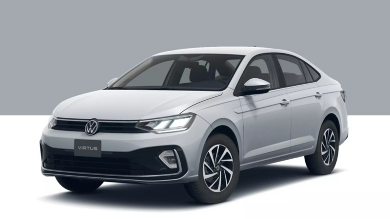 Volkswagen Virtus, versión Comfortline, de color gris en un fondo de tonalidades frías.