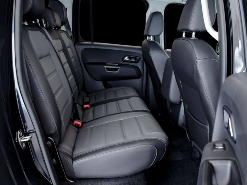 Doble línea de asientos en cabina de camioneta VW Amarok