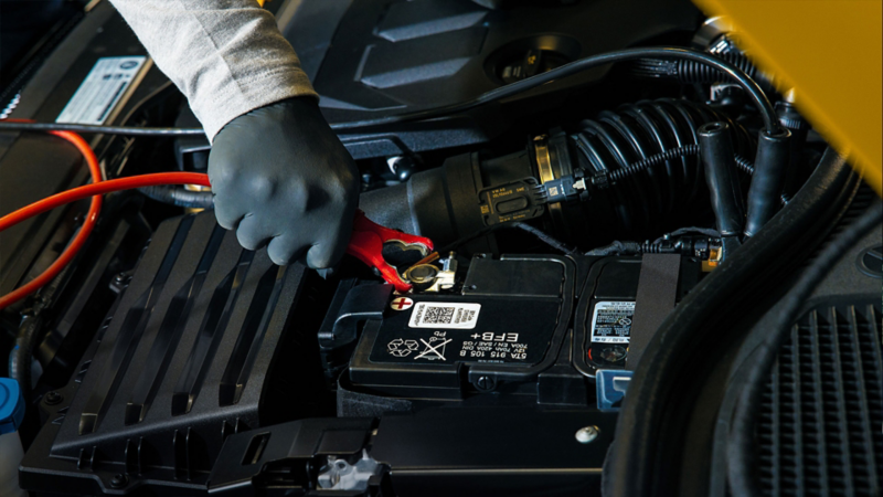 Aprende cómo cargar la batería de tu auto