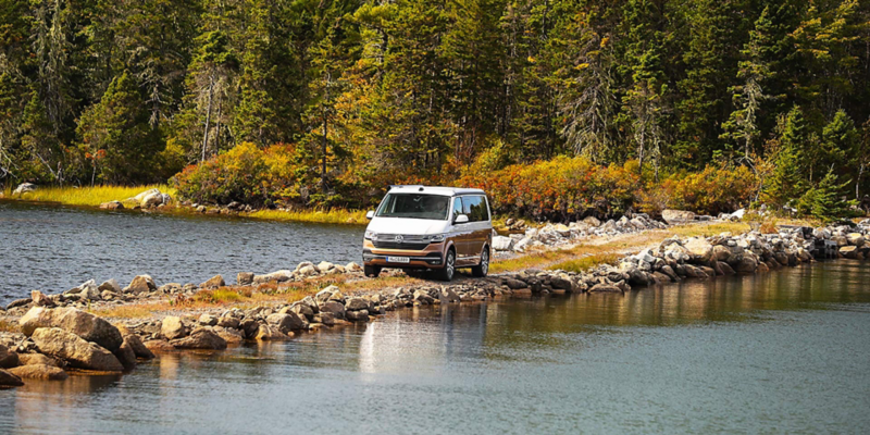Volkswagen California 6.1 tar sig enkelt fram på småvägerna på Nova Scotia