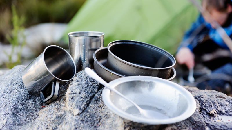 Vaisselle de camping.