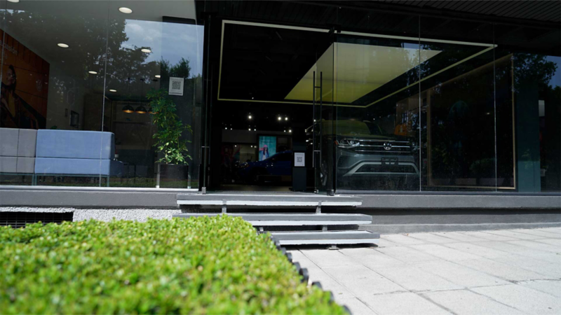 Entrada de la nueva concesionaria Volkswagen City Store Condesa. 