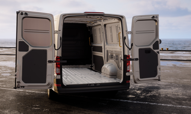 Der Laderaum eines VW Crafter vor grauem Hintergrund