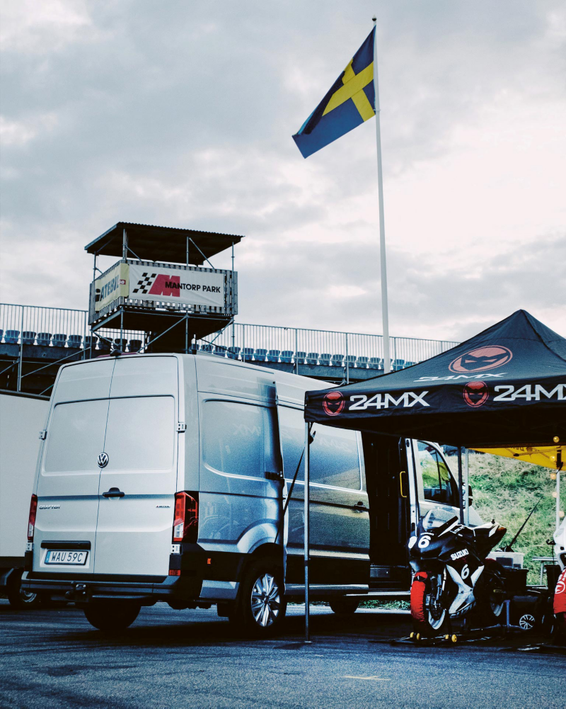 Roadracingteam The Wolfs #16 är på plats med en VW Crafter