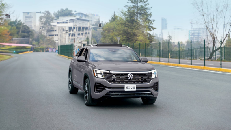  Cross Sport 2026 de color exterior gris