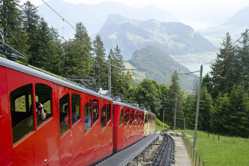 Die Pilatusbahn befördert Touristen zum Gipfel des Berges