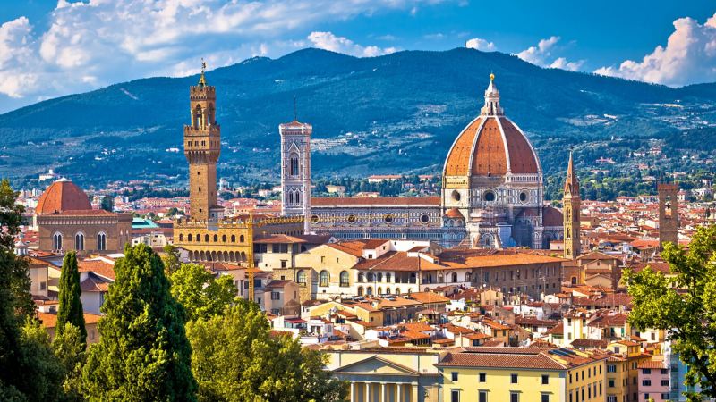 Blick auf die Altstadt von Florenz mit ihrer berühmten Kathedrale Santa Maria del Fiore. 