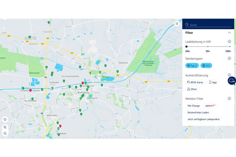 Ein Screenshot von der Website Vokswagen.de zeigt am Beispiel Wolfsburg, wie eine interaktive Karte zur nächsten Ladestation führt.