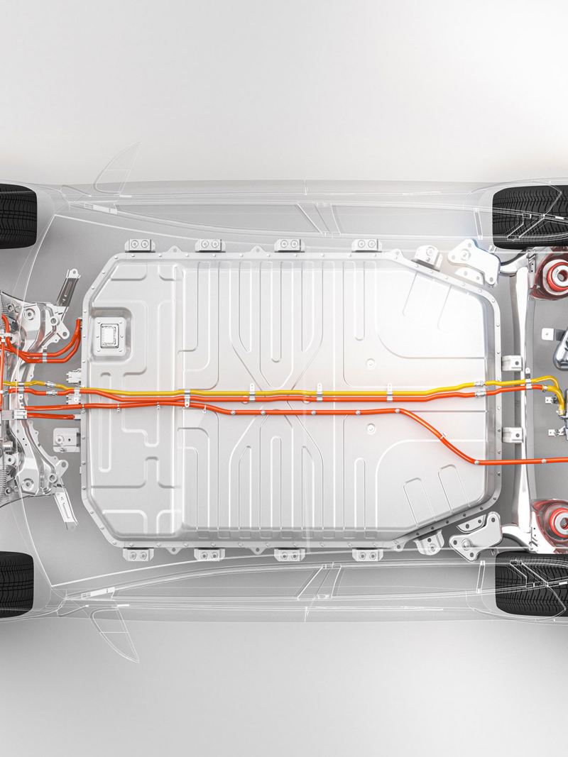 Die Skizze zeigt ein Elektroauto von unten: Zu sehen sind der Lithium-Ionen-Akku im Fahrzeugboden sowie der Elektromotor des E-Autos.