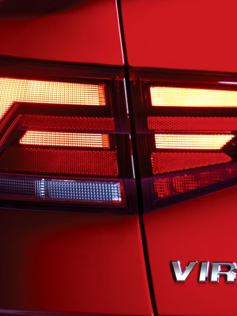 Detalle de las luces traseras del Volkswagen Virtus 2022.