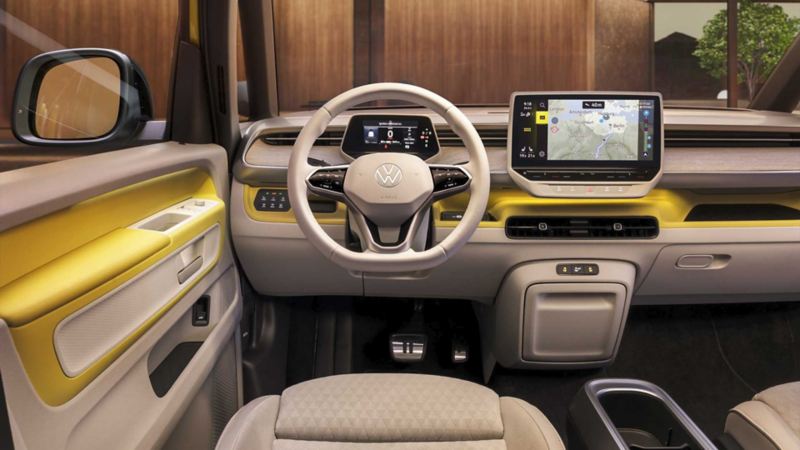 Volkswagen ID. Buzz. Combi electrica. Volante, pantalla y panel de control de nuevo vehículo eléctrico.