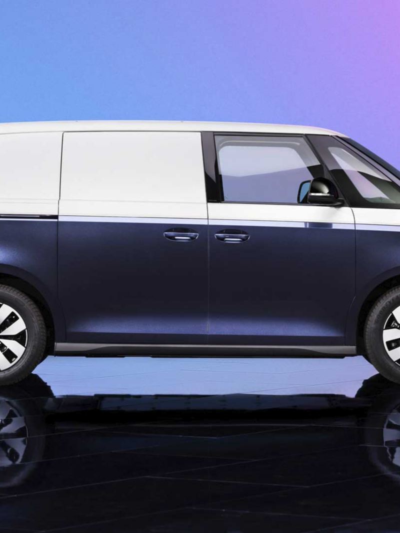 Volkswagen Id. Buzz. Van eléctrica en versión Cargo, en colores blanco y azul.
