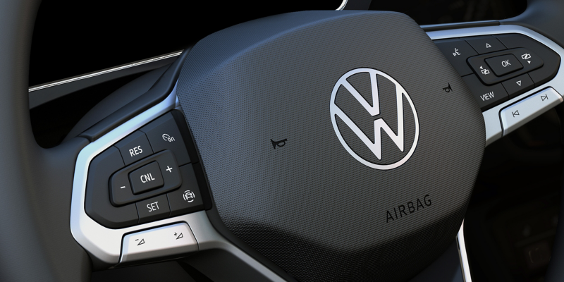 Volante multifunciones de Volkswagen Taigun 2025, con almacén de bolsa de aire y botones.