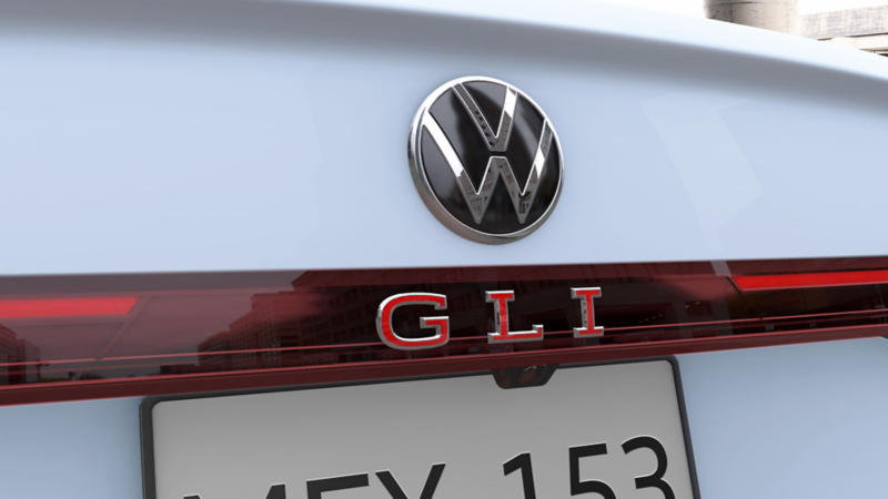 Logo VW y nombre de modelo GLI en la parte trasera de Volkswagen GLI 2027. 