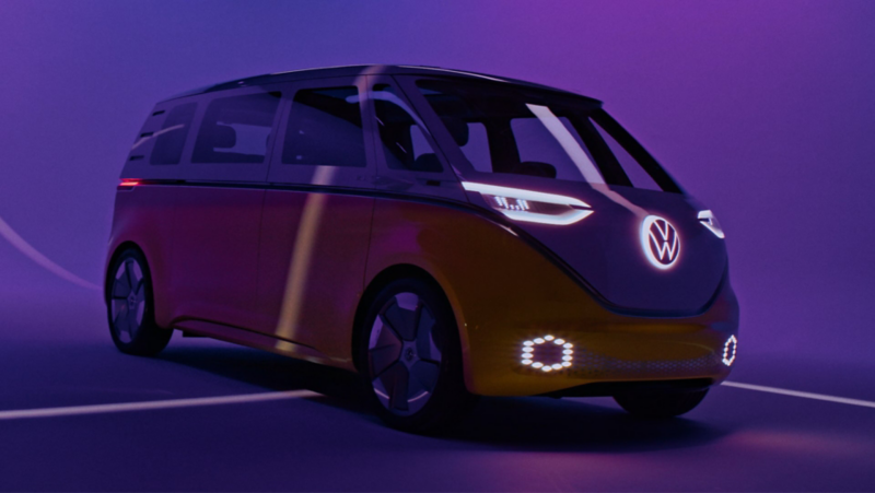 Ein VW ID. Buzz im Dunkeln.