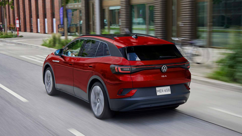 VW ID.4. Vista trasera de SUV eléctrica de Volkswagen disponible en México. 