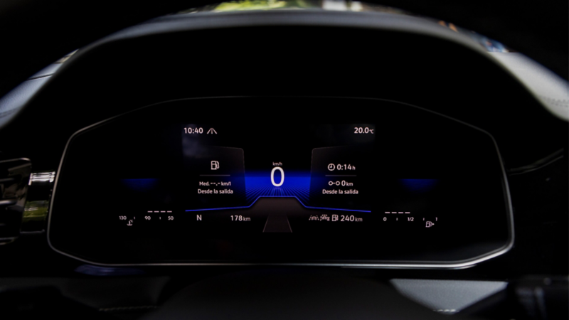 cuadro de instrumentos digital en Volkswagen Jetta 2026 versión Sportline muestra kilometraje 0.