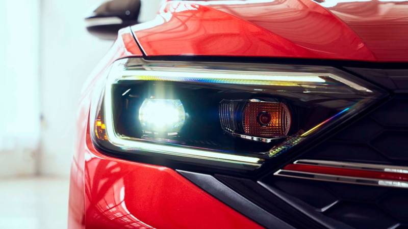 Imagen de Jetta GLI 2022, nuevo auto de Volkswagen en color rojo.