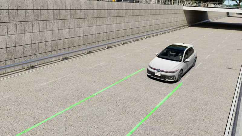 Interior de GTI 2024 con iluminación ambiental en puertas delanteras y tablero.