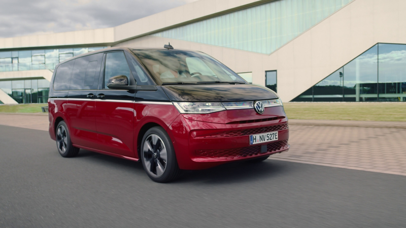 VW Multivan dans la rue