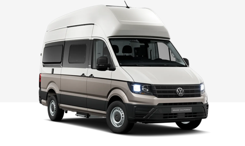 VW Grand California 600 blanc, camping-car à toit surélevé, vue de face et de profil.