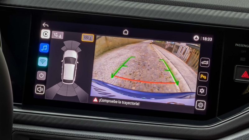 Nivus 2026. Logo de Volkswagen y franja trasera de luz LED roja. 