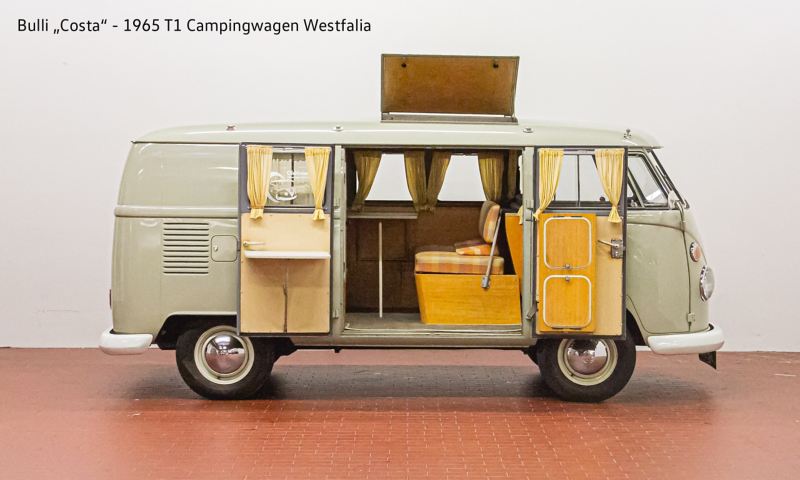 Costa - 1965 T1 Campingwagen Westfalia von der Seite mit geöffneter Tür.