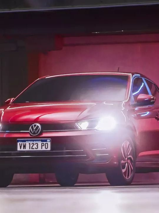 Imagen de las luces delanteras equipadas en el VW Polo Hatchback