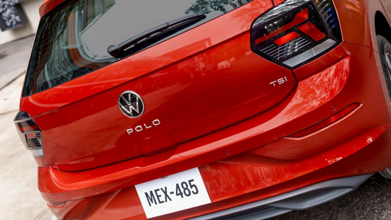 VW Polo 2025. Puerta de cajuela, sensores, faros traseros y nombre de modelo.  