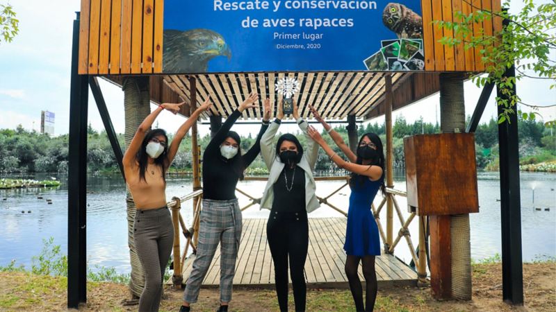 Estudiantes ganadoas del proyecto ecológico por la conservación y rescate de Aves Rapaces