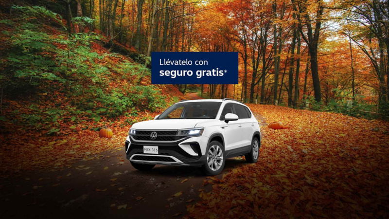 Taos seminuevo en promoción. SUV familiar de color blanco delante de paisaje mexicano.