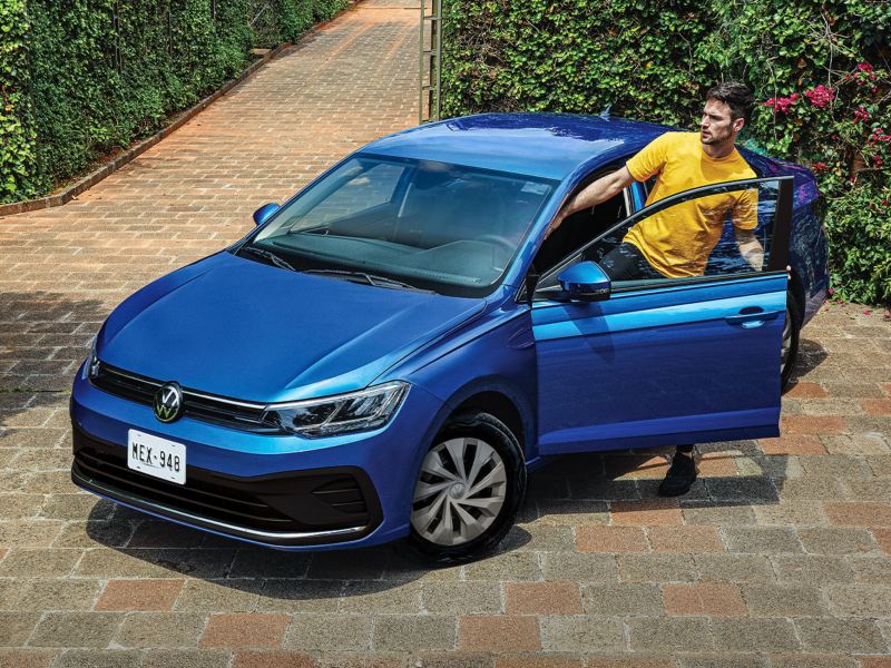 Promociones de carros nuevos en México. Volkswagen Virtus 2024 en color azul.