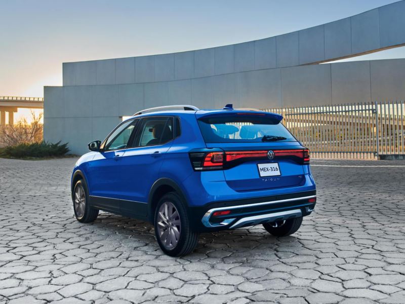 Volkswagen Taigun 2023. SUV compacto en color exterior azul. Camioneta nueva en promoción. 