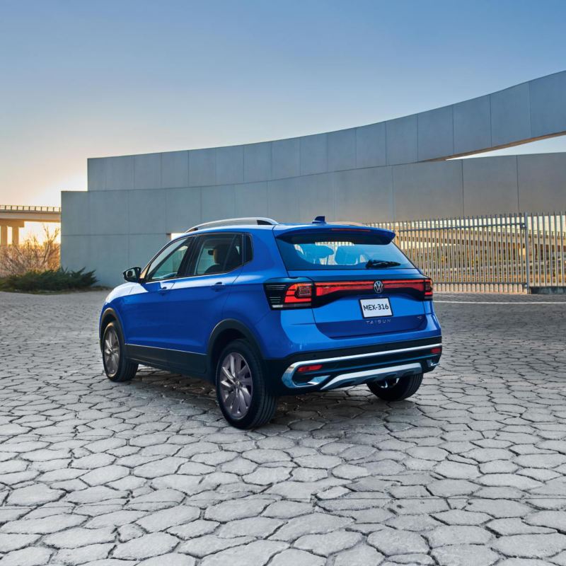 Volkswagen Taigun 2024. SUV en color azul. 